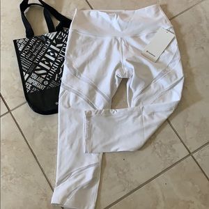 New Lululemon Winder Under HR Crop 21” *Mesh